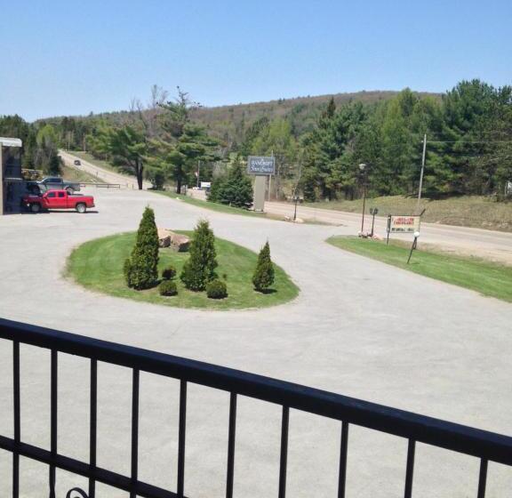 标准间带阳台, Bancroft Inn & Suites