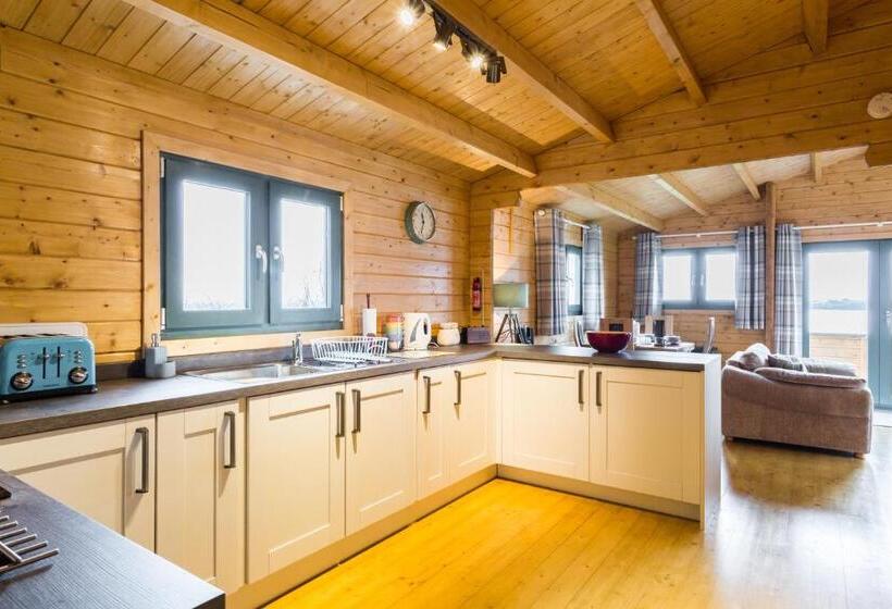 شقة غرفتين, Oakbank Farm