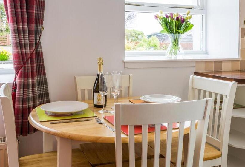 منزل غرفتين نوم, Oakbank Farm