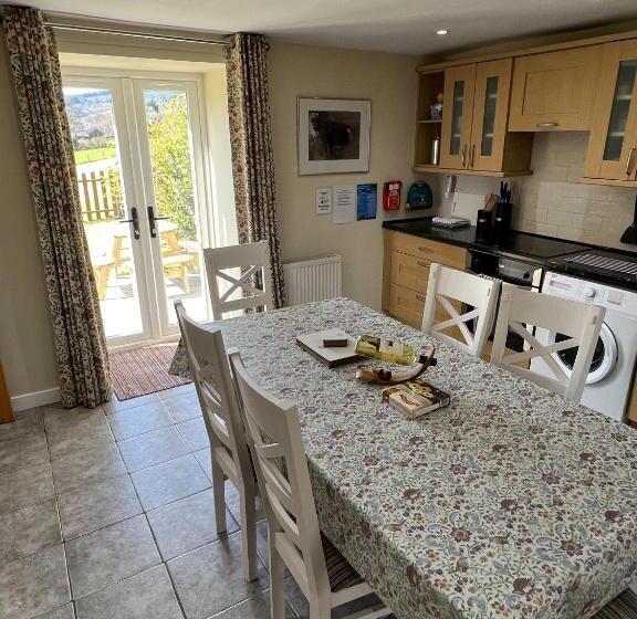 منزل غرفتين نوم, Oakbank Farm