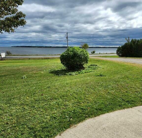 Standard Room with Hot Tub, Auberge Vue D La Dune   Dune View Inn