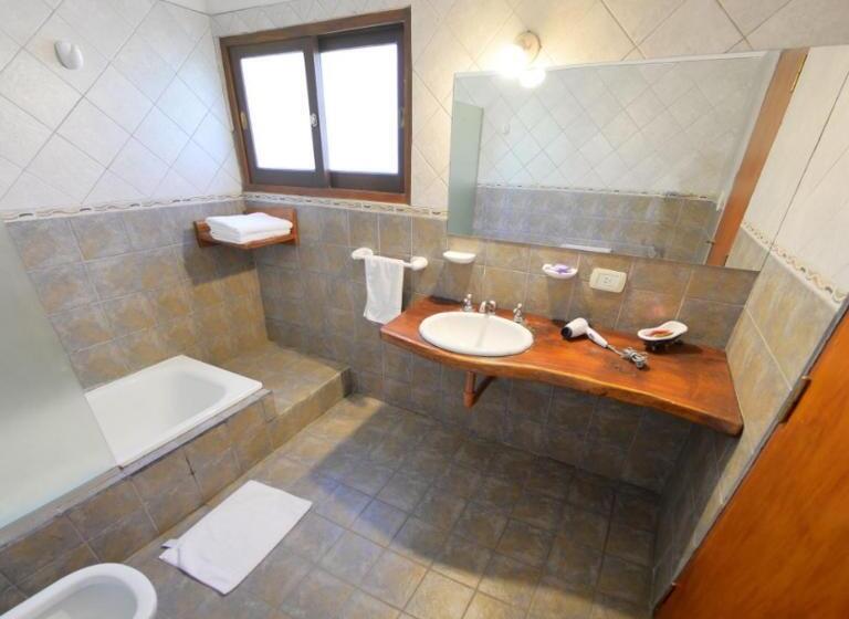 اتاق استاندارد سه نفره, Posada Aitue