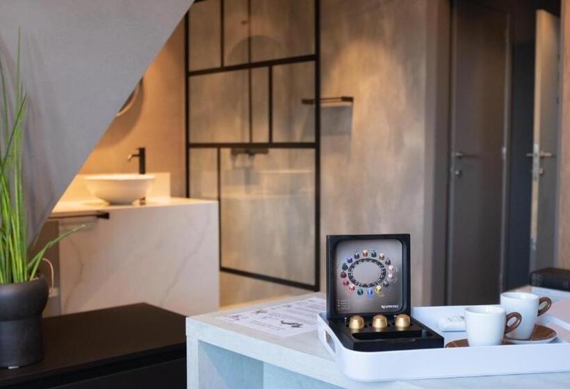 ペントハウスルーム, Apart! & Moment!