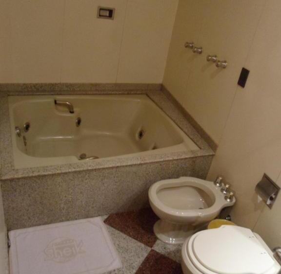 سوئیت با وان آب گرم, Sheik