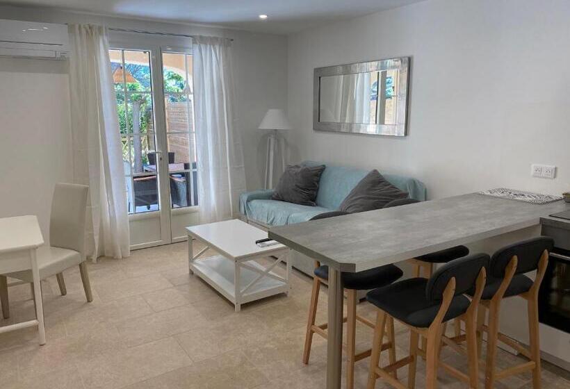 Апартаменты 1 Спальня с Террасой, Chambres D'hotes Les Amandiers