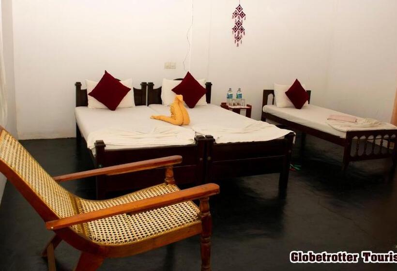 Номер Стандарт Трехместный, Globetrotter Tourist Inn