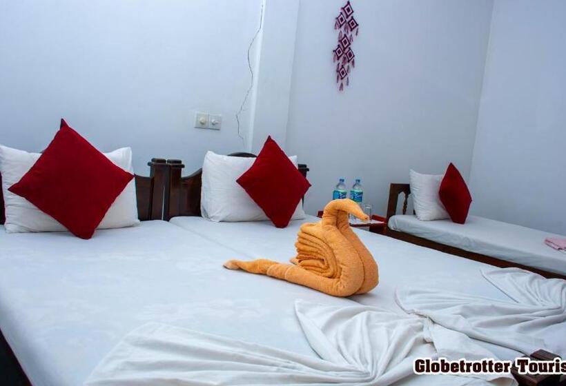 Номер Стандарт Трехместный, Globetrotter Tourist Inn