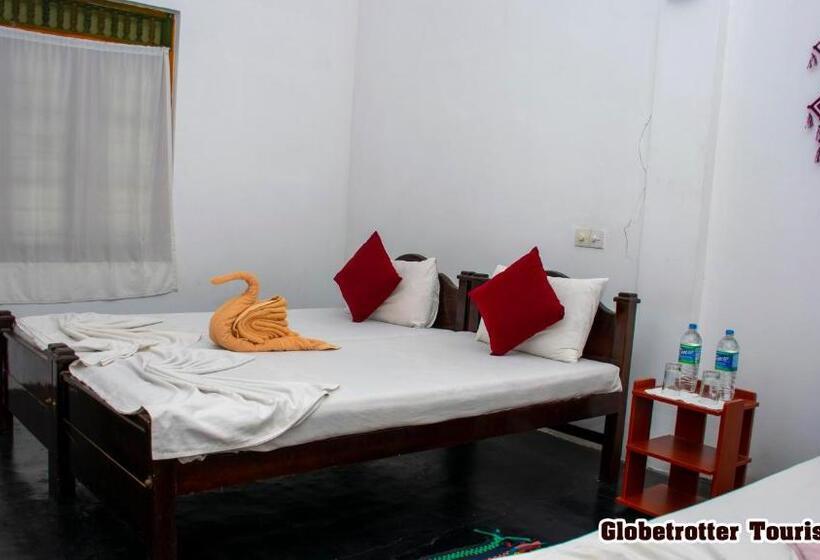 Номер Стандарт Трехместный, Globetrotter Tourist Inn