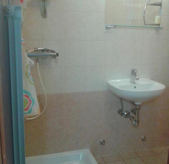 اتاق استاندارد چهار تخته, Guesthouse Jersin