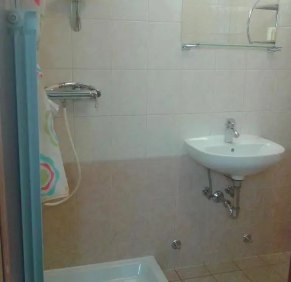 اتاق اکونومی, Guesthouse Jersin