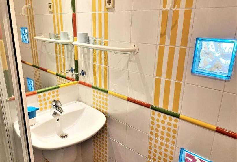 اتاق استاندارد یک نفره, Hostal Arco Iris