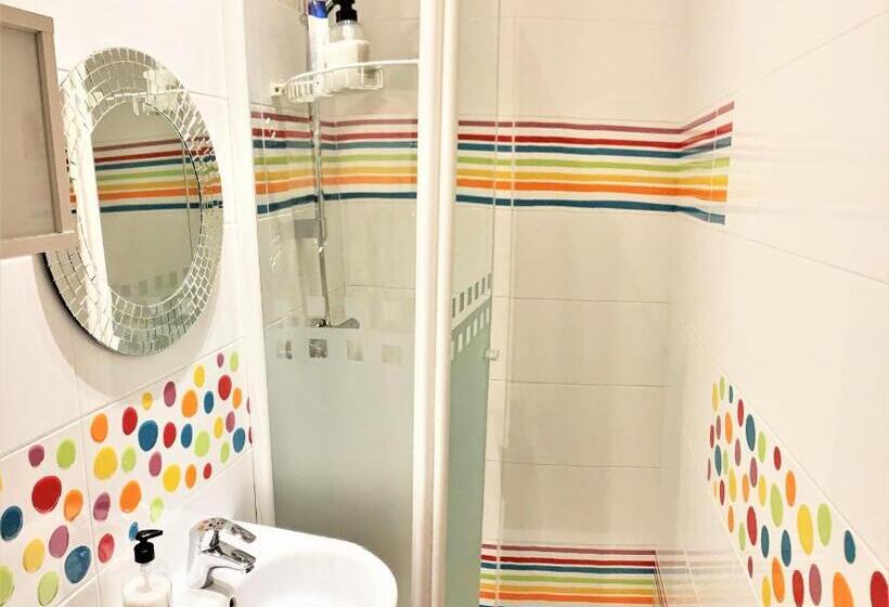 اتاق استاندارد یک نفره, Hostal Arco Iris