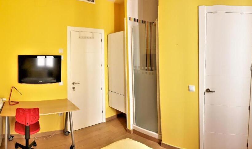 اتاق استاندارد یک نفره, Hostal Arco Iris