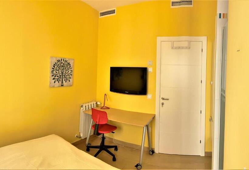 اتاق استاندارد یک نفره, Hostal Arco Iris