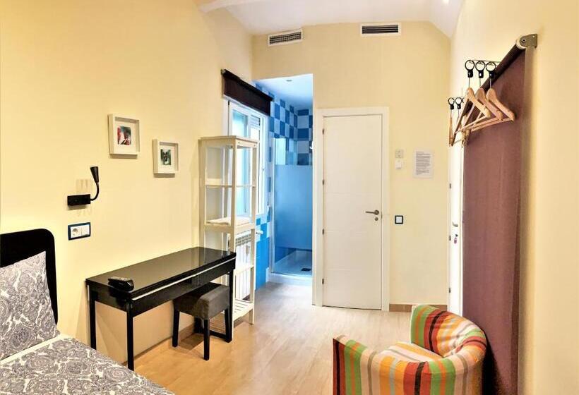 اتاق استاندارد یک نفره, Hostal Arco Iris