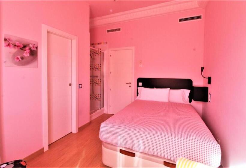 اتاق استاندارد یک نفره, Hostal Arco Iris