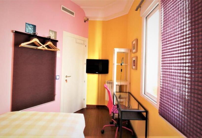 اتاق استاندارد یک نفره, Hostal Arco Iris