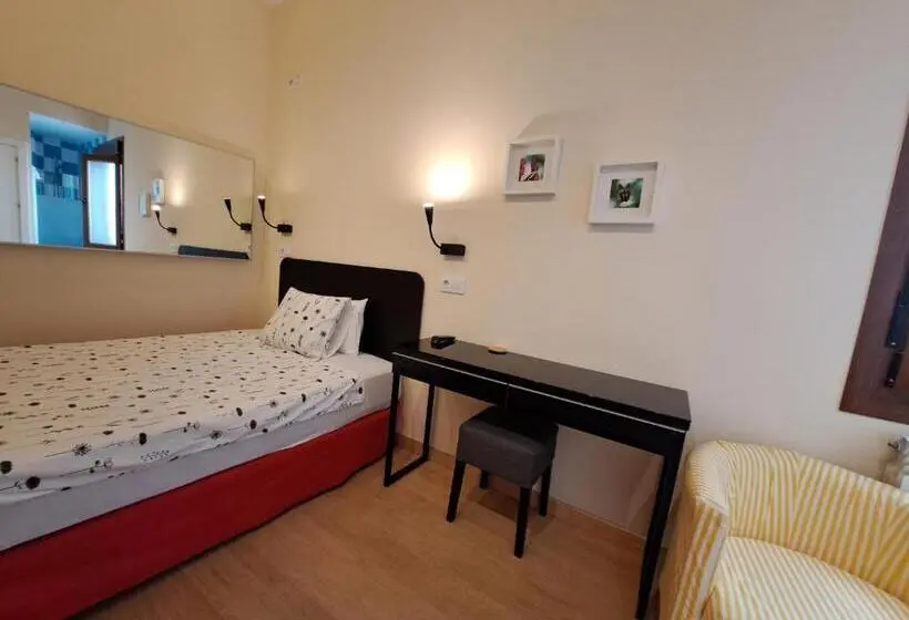 اتاق استاندارد یک نفره, Hostal Arco Iris