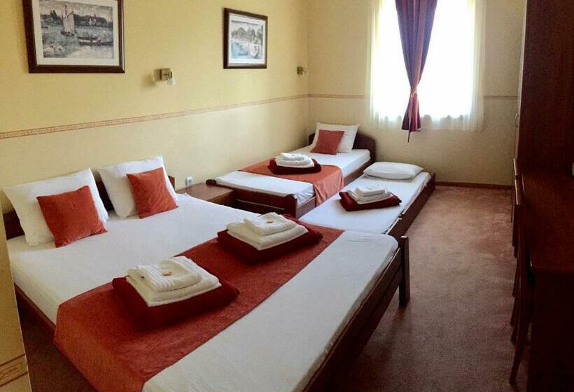 اتاق خانوادگی, Villa Larus