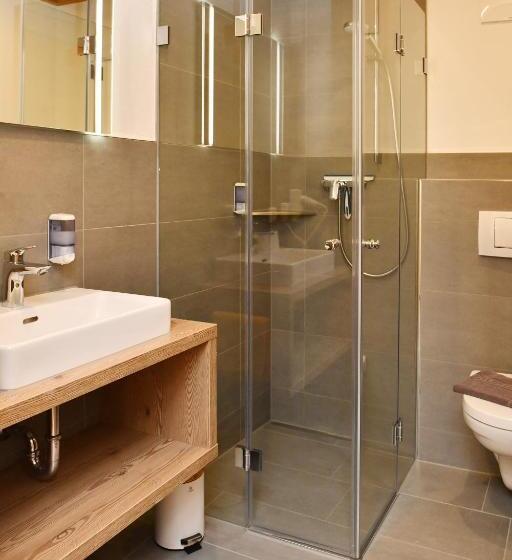 חדר בסיסי לשלושה, Pension Eichenheim