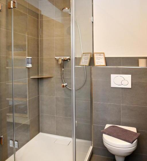 חדר סטנדרט לארבעה, Pension Eichenheim