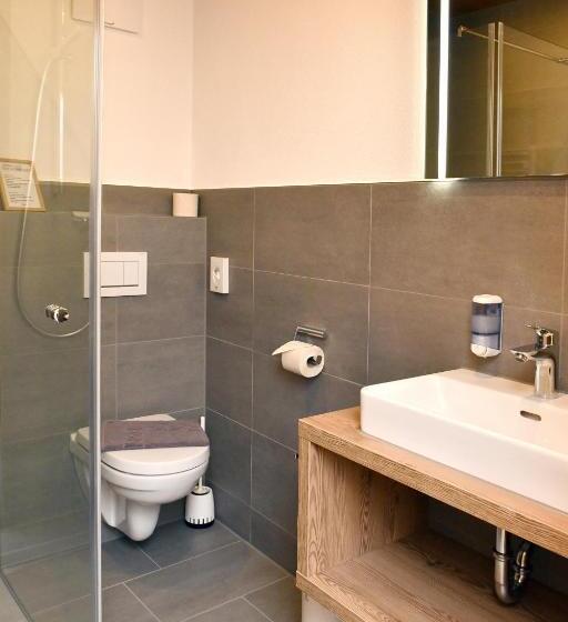 חדר סטנדרט לארבעה, Pension Eichenheim