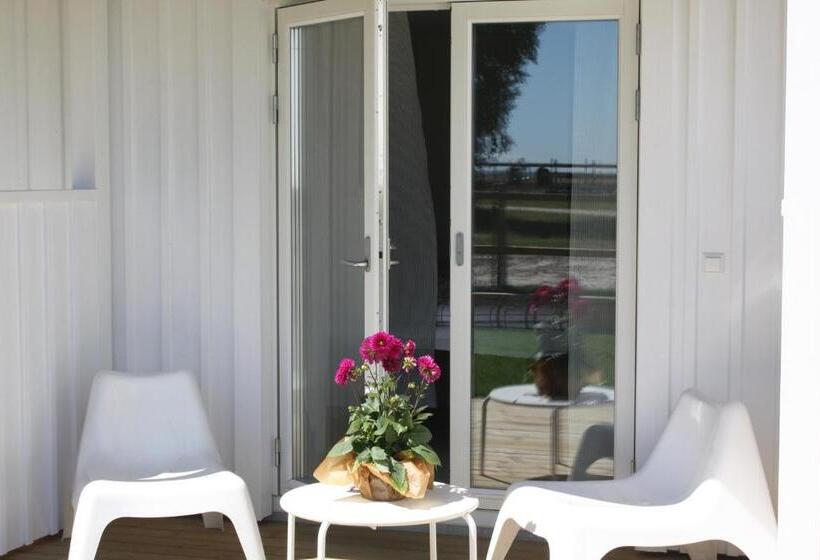 غرفة عائلية مطلّة علي البحر, Lotsvillans Vandrarhem