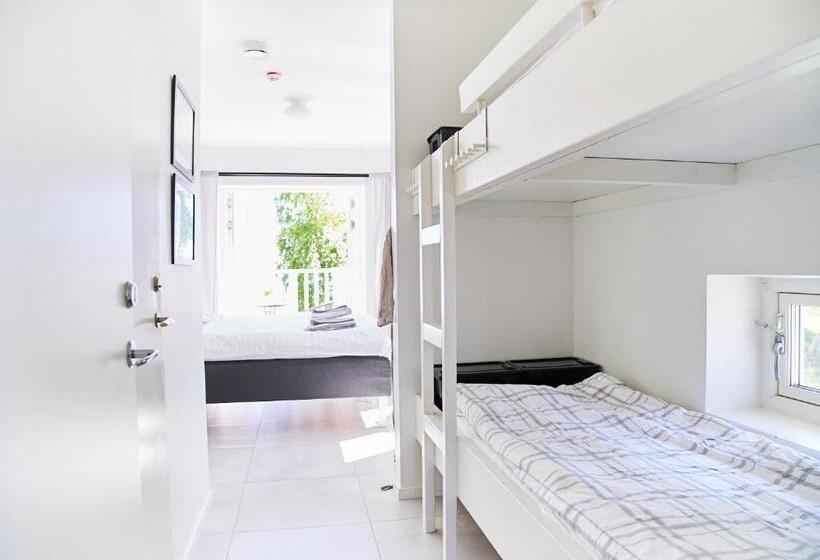 غرفة عائلية مطلّة علي البحر, Lotsvillans Vandrarhem