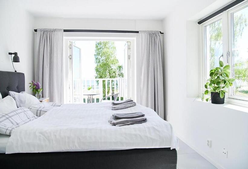 غرفة عائلية مطلّة علي البحر, Lotsvillans Vandrarhem