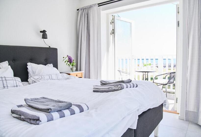 غرفة عائلية مطلّة علي البحر, Lotsvillans Vandrarhem