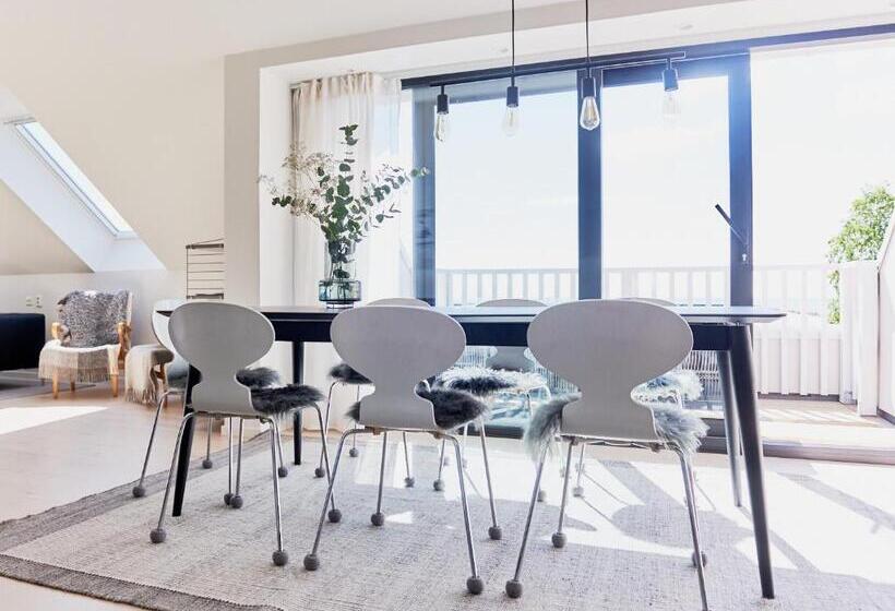 1 Bedroom Penthouse Apartment, Lotsvillans Vandrarhem