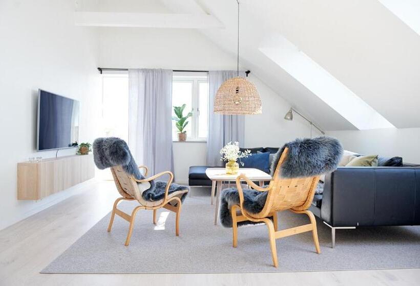 1 Bedroom Penthouse Apartment, Lotsvillans Vandrarhem