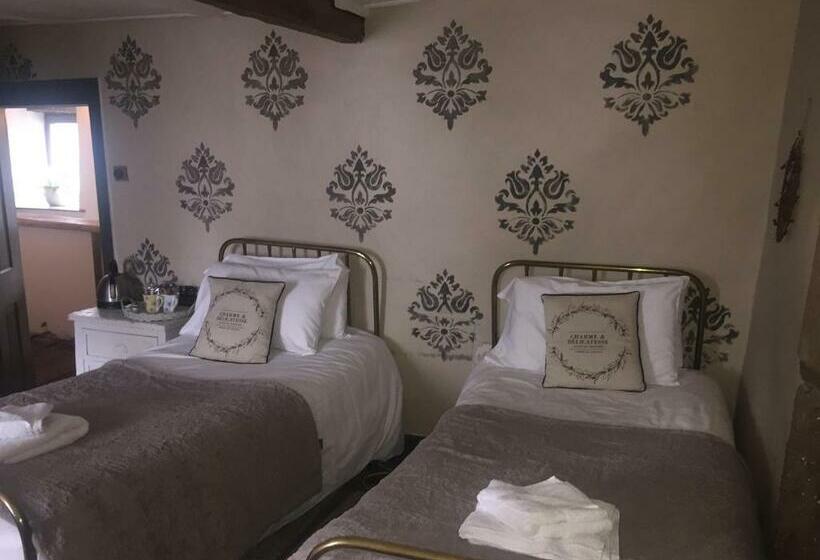 חדר סטנדרט, The Three Tuns