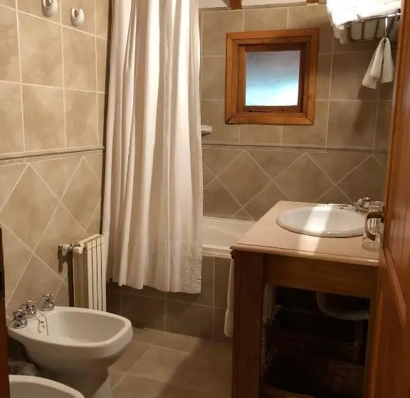 بانگلوی سوپریور, Apart Hotel Agua Escondida