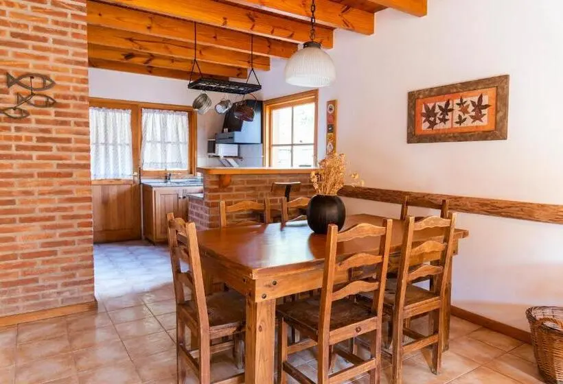 بانگلوی سوپریور, Apart Hotel Agua Escondida