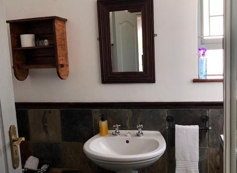 标准间, Burrough Place