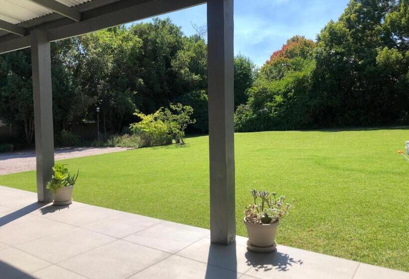 标准间, Burrough Place