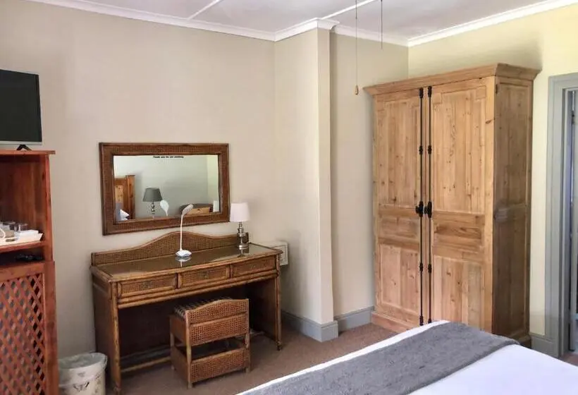 スタンダードルーム, Burrough Place