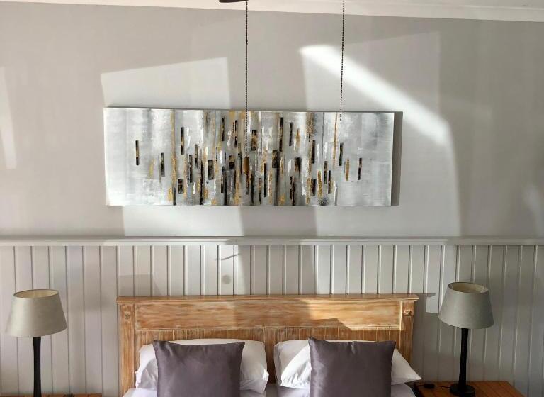 标准间, Burrough Place