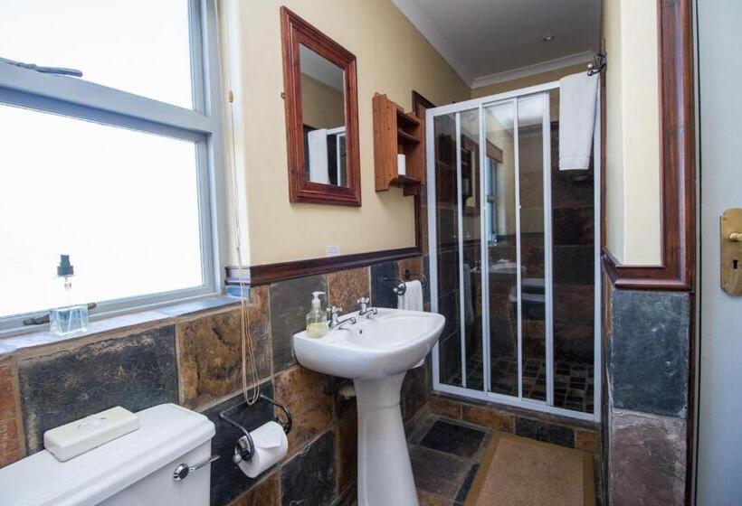 套房带园景, Burrough Place