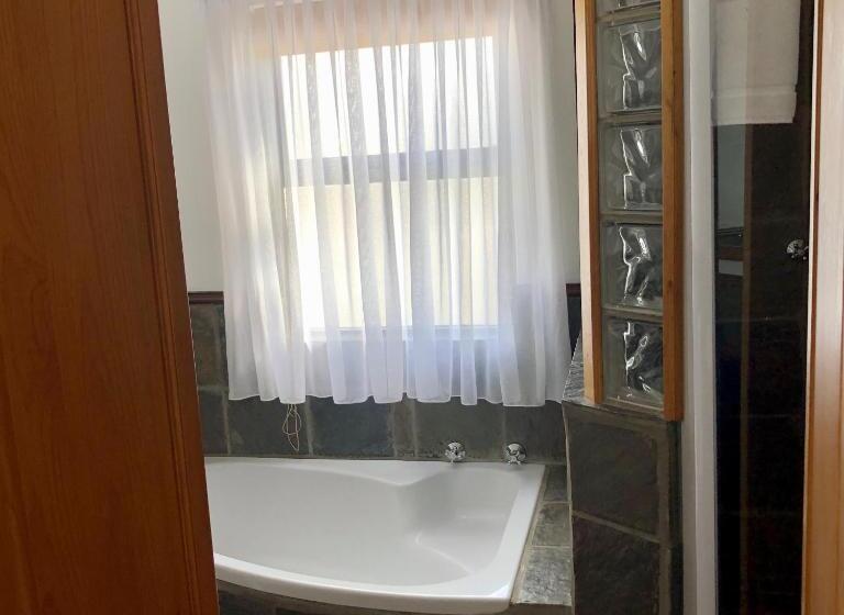 舒适型房间, Burrough Place