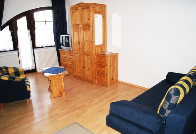 标准工作室, Szanyi Vendégház