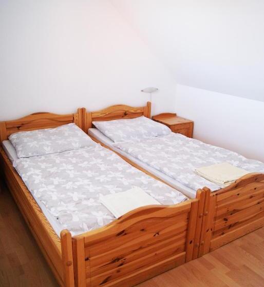 标准间, Szanyi Vendégház