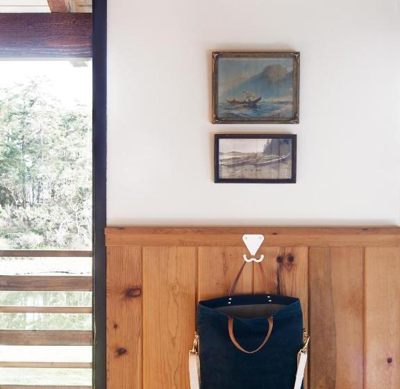 豪华房间, Captain Whidbey