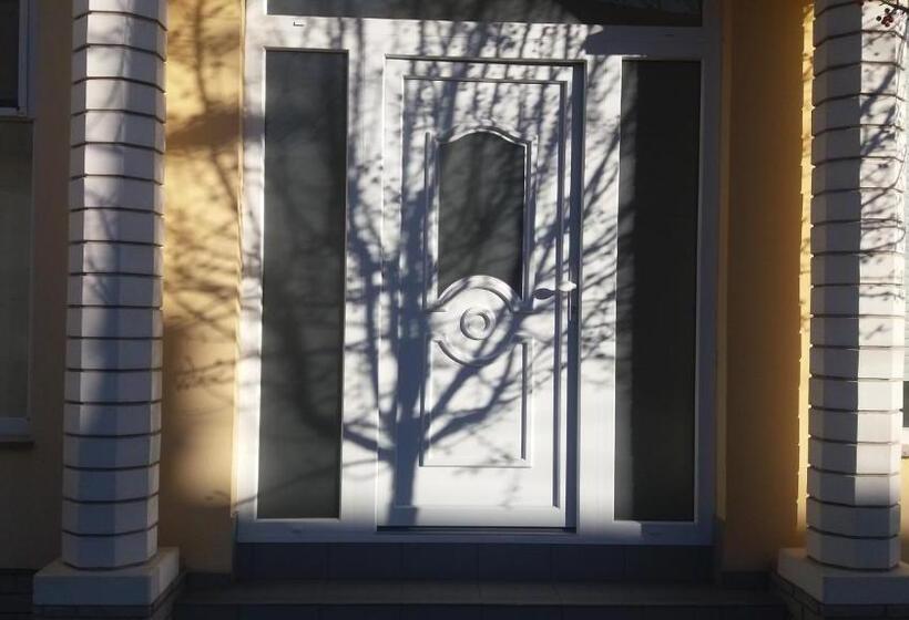 شقة غرفة واحدة, Barokk Antik Guest Hause