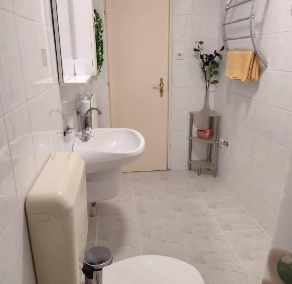 غرفة إقتصادية, Barokk Antik Guest Hause