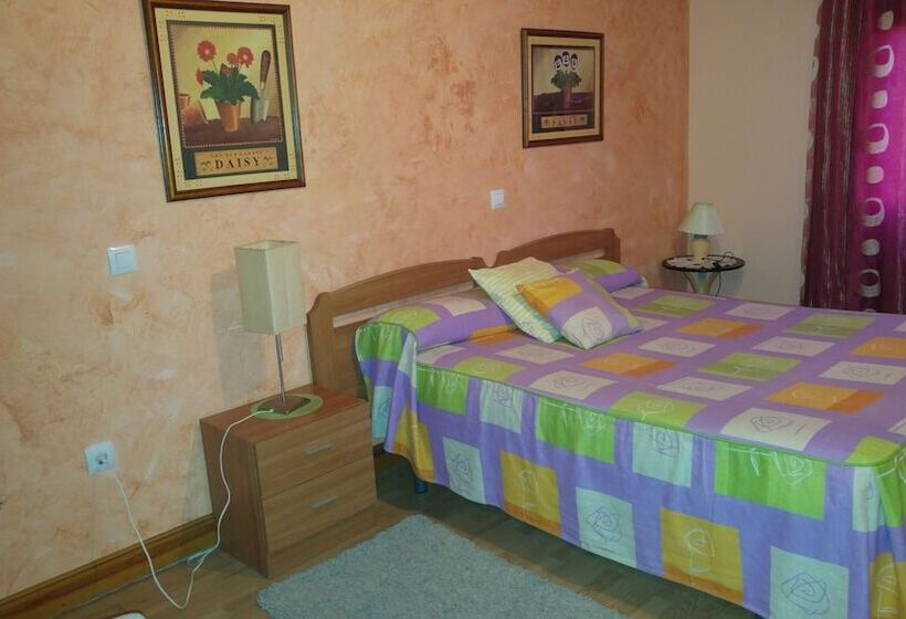 חדר סטנדרט, El Golobar