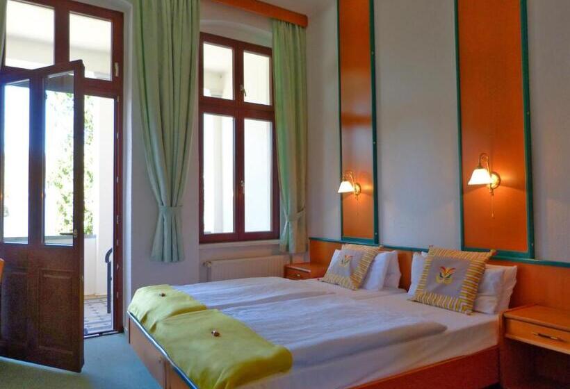 اتاق راحتی, Haus Alexander