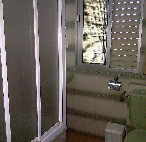 غرفة قياسية فردية حمام مشترك, Pensión Ignacio