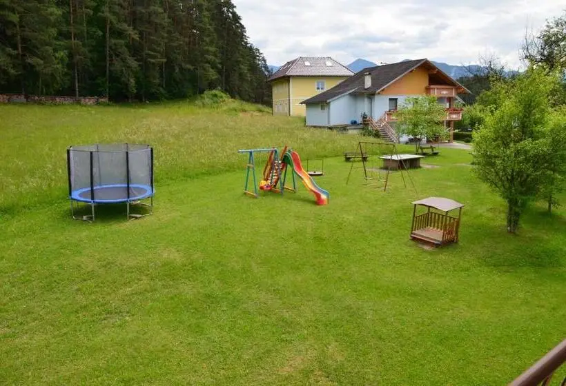 バルコニー付きスタンダードトリプルルーム, Pension Hribernig